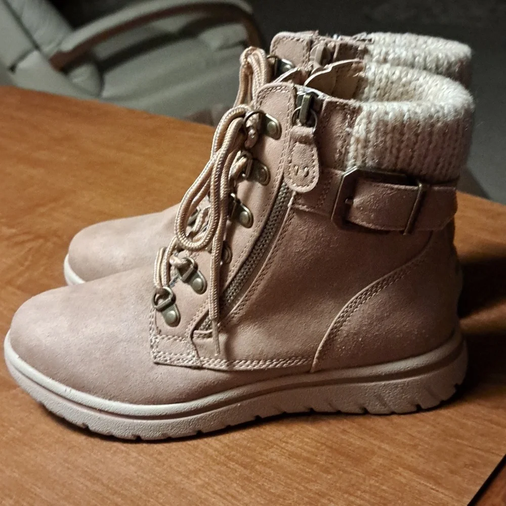 FLASH SALE Cliffs boots6.5 but fit more like 6 Khols - Picture 6 of 8
